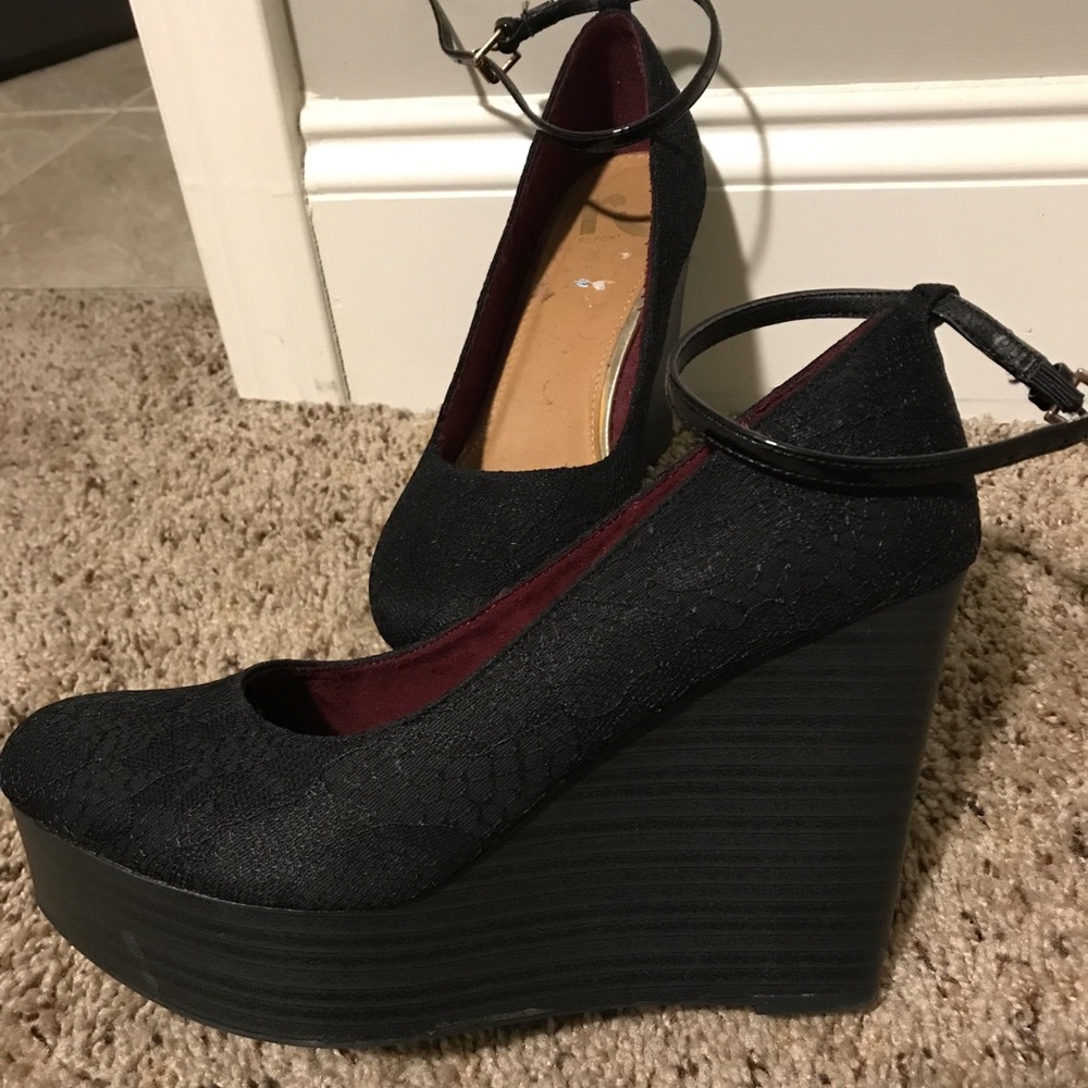Cute black lace 4 inch wedges with ankle straps